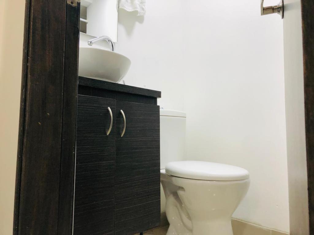 Apto Moderno En Laureles Меделин Екстериор снимка