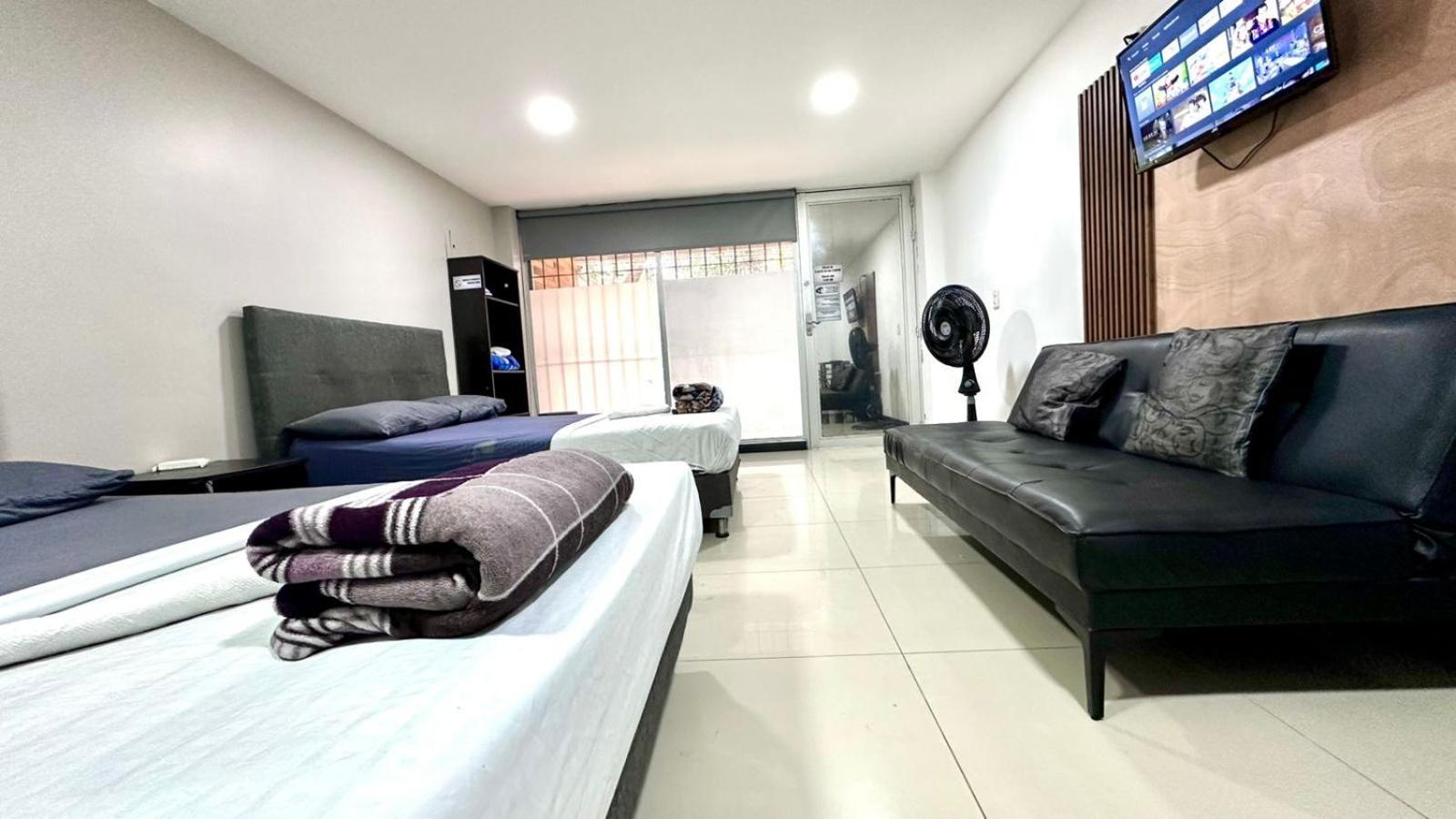 Apto Moderno En Laureles Меделин Екстериор снимка