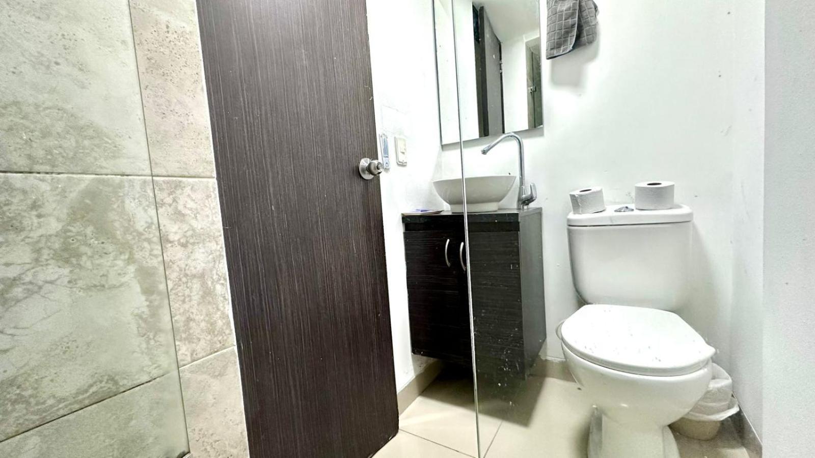 Apto Moderno En Laureles Меделин Екстериор снимка