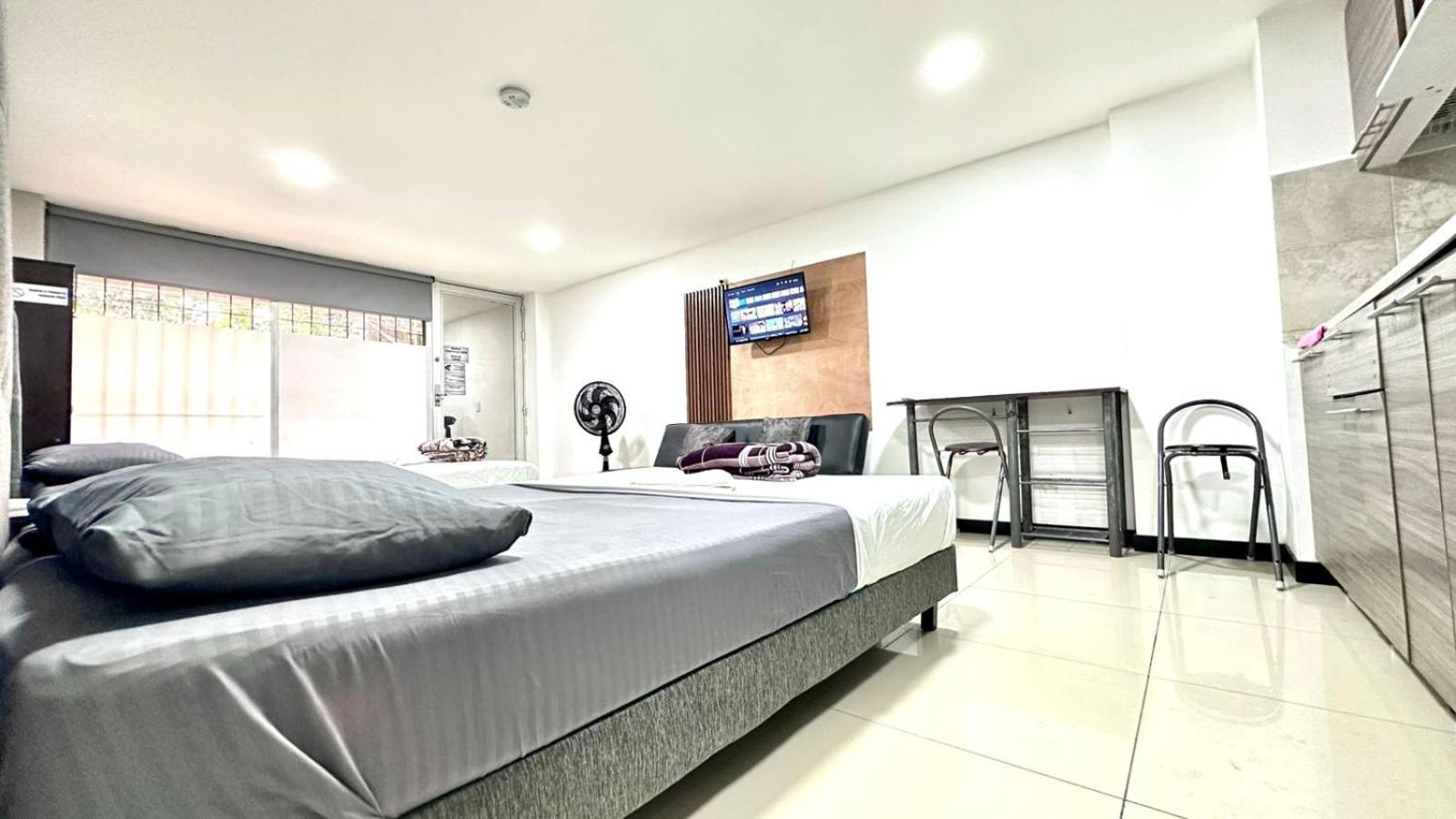 Apto Moderno En Laureles Меделин Екстериор снимка