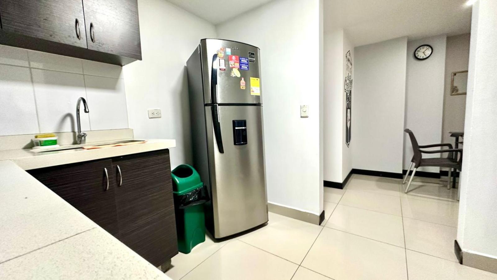 Apto Moderno En Laureles Меделин Екстериор снимка