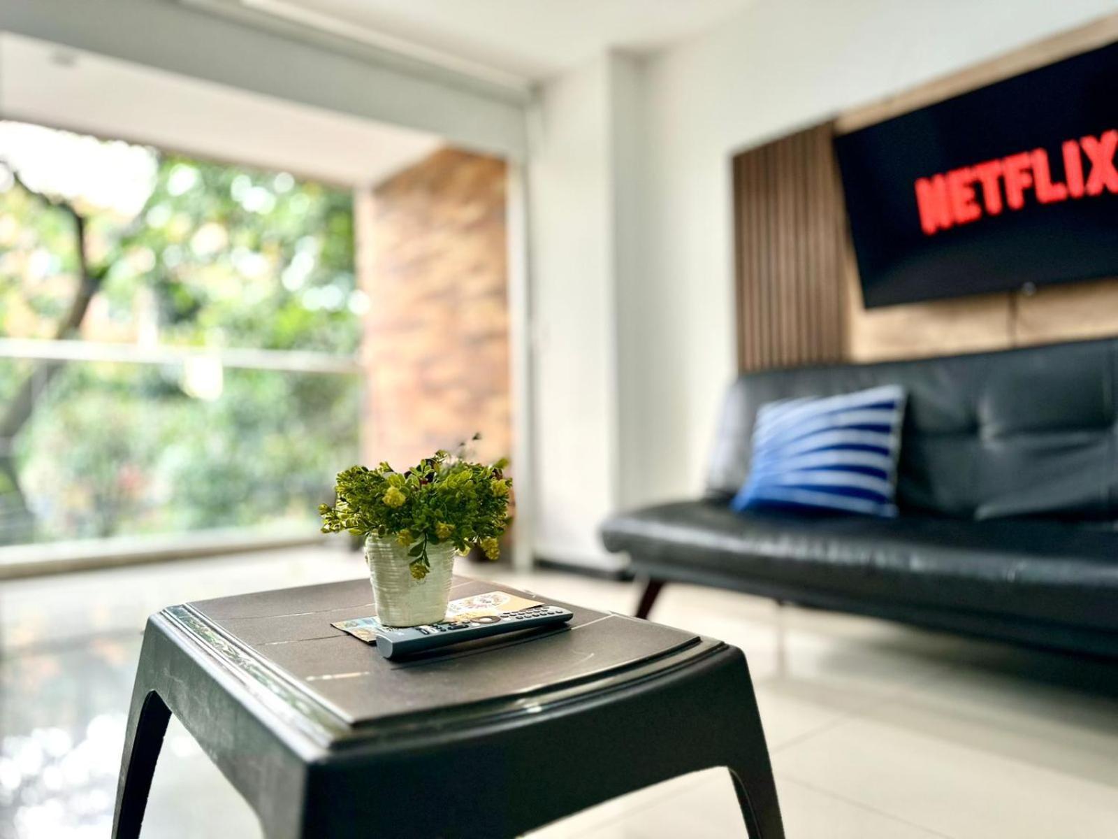 Apto Moderno En Laureles Меделин Екстериор снимка